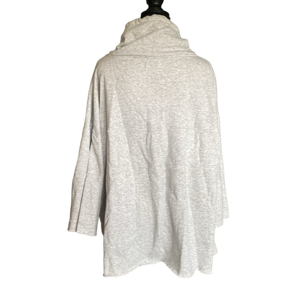 Women’s UGG gray Sweatshirt 1X/2X - Picture 4 of 12